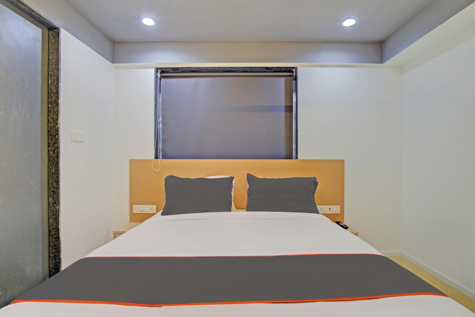 Collection O De'Pearl Hotel Surate Extérieur photo
