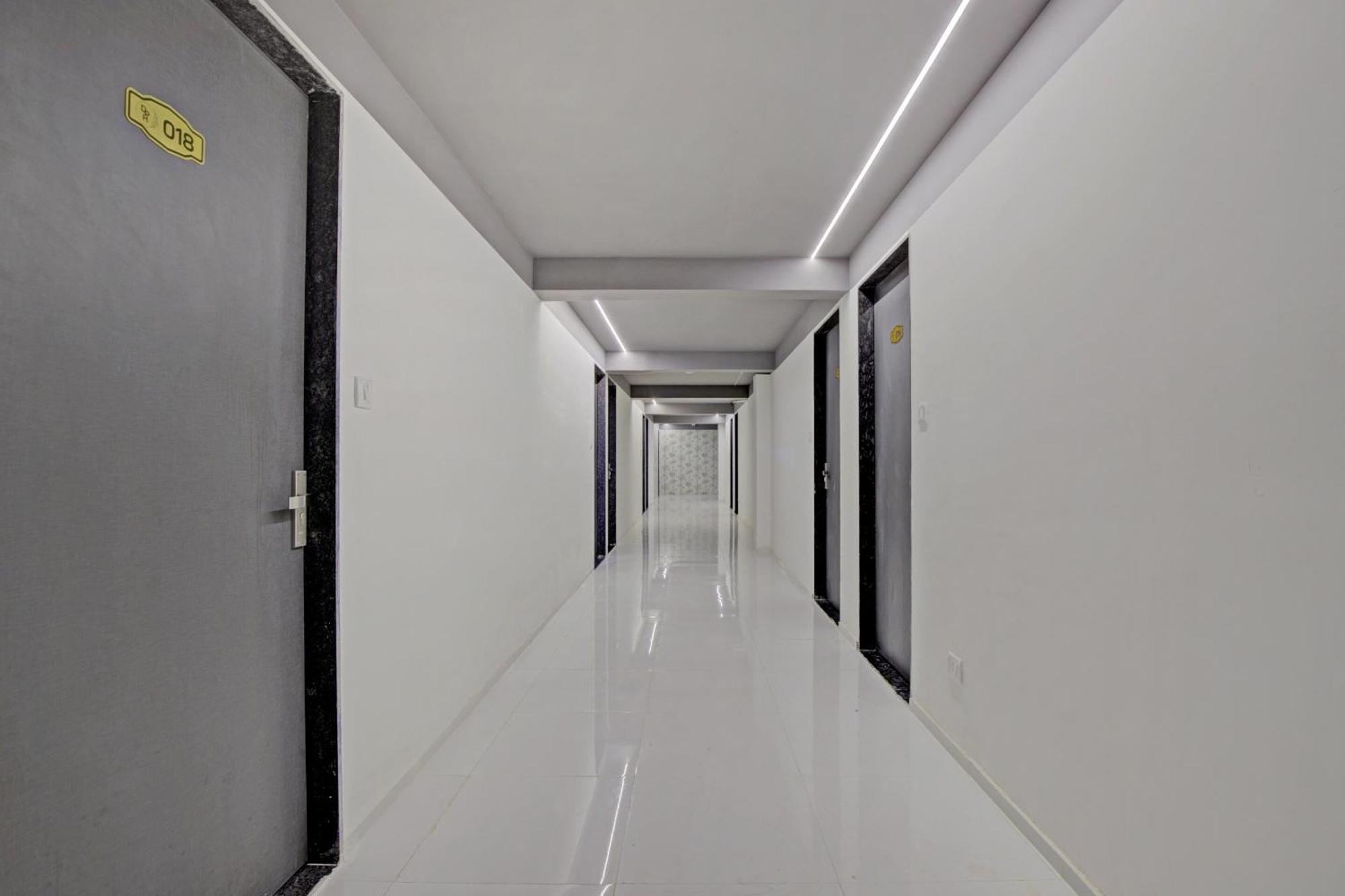 Collection O De'Pearl Hotel Surate Extérieur photo