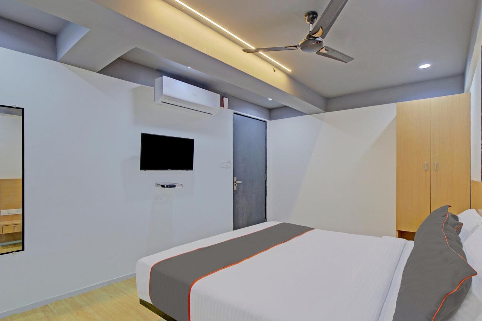 Collection O De'Pearl Hotel Surate Extérieur photo