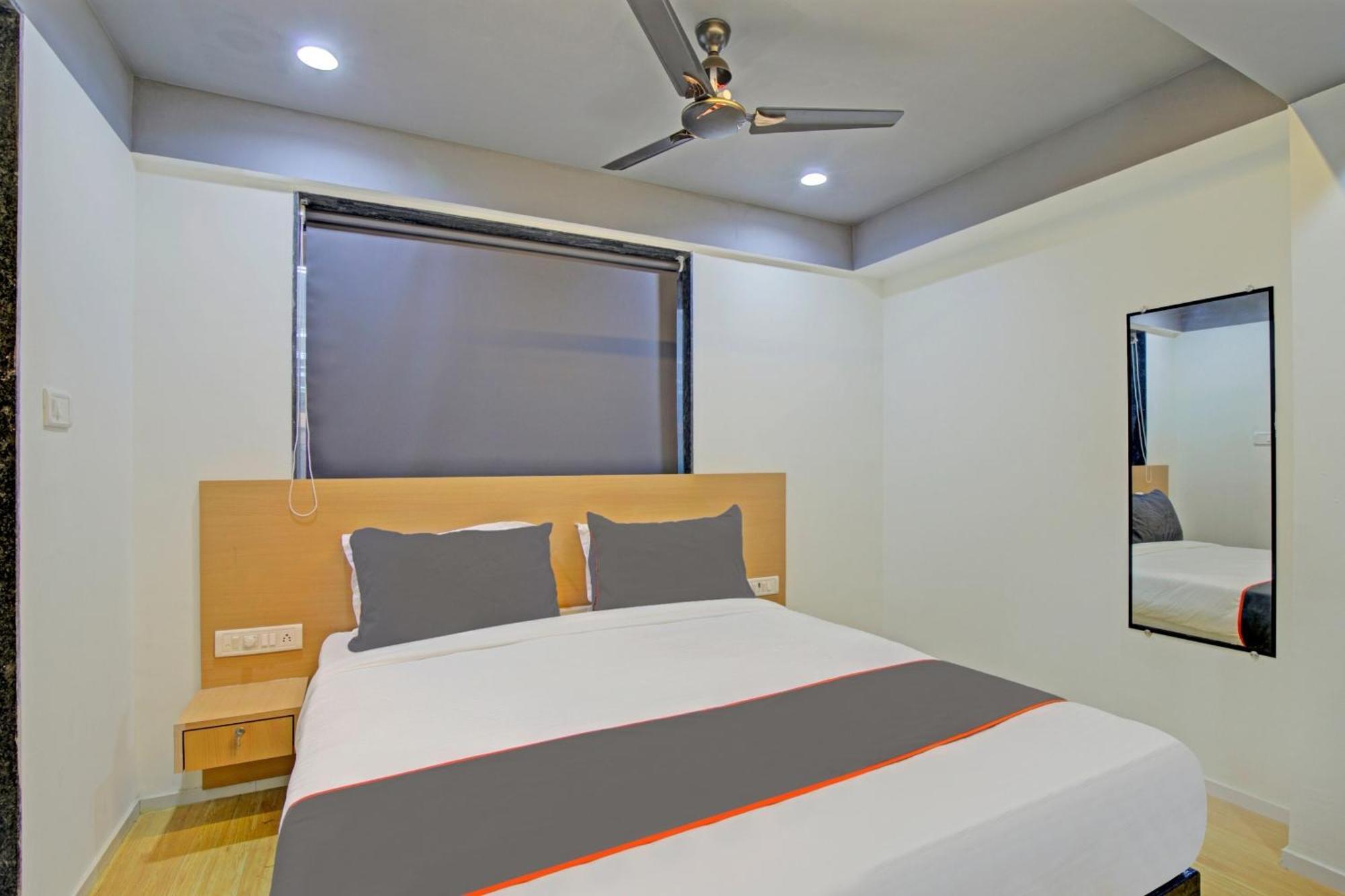 Collection O De'Pearl Hotel Surate Extérieur photo