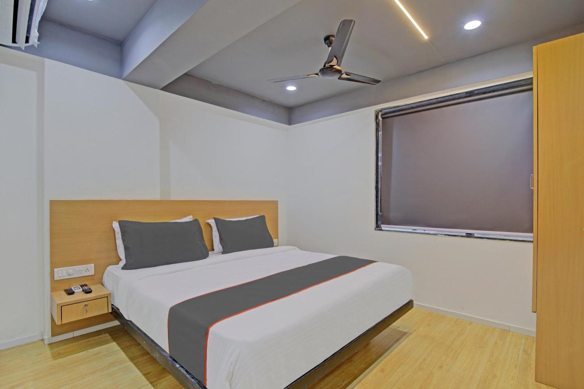 Collection O De'Pearl Hotel Surate Extérieur photo