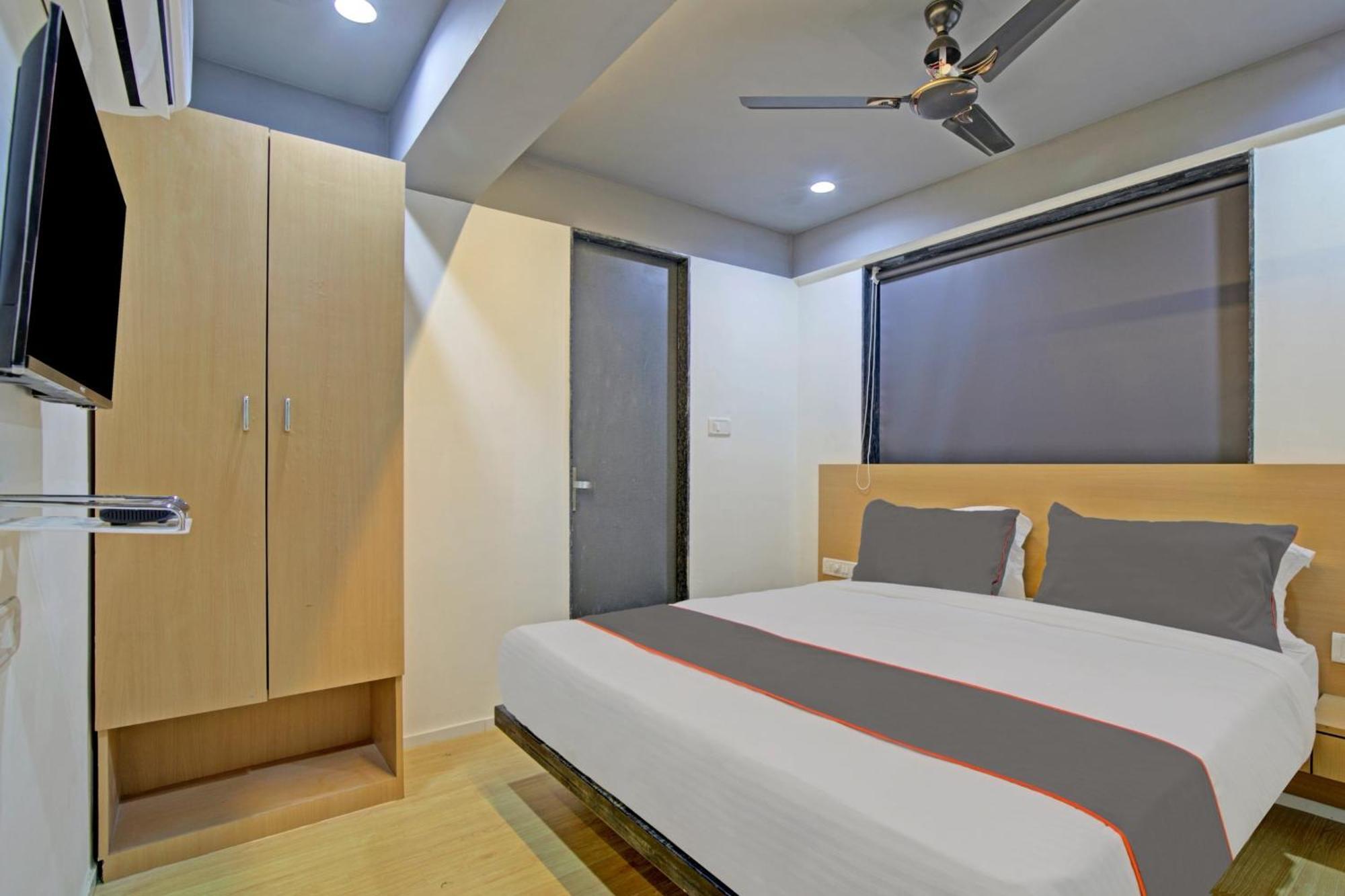 Collection O De'Pearl Hotel Surate Extérieur photo