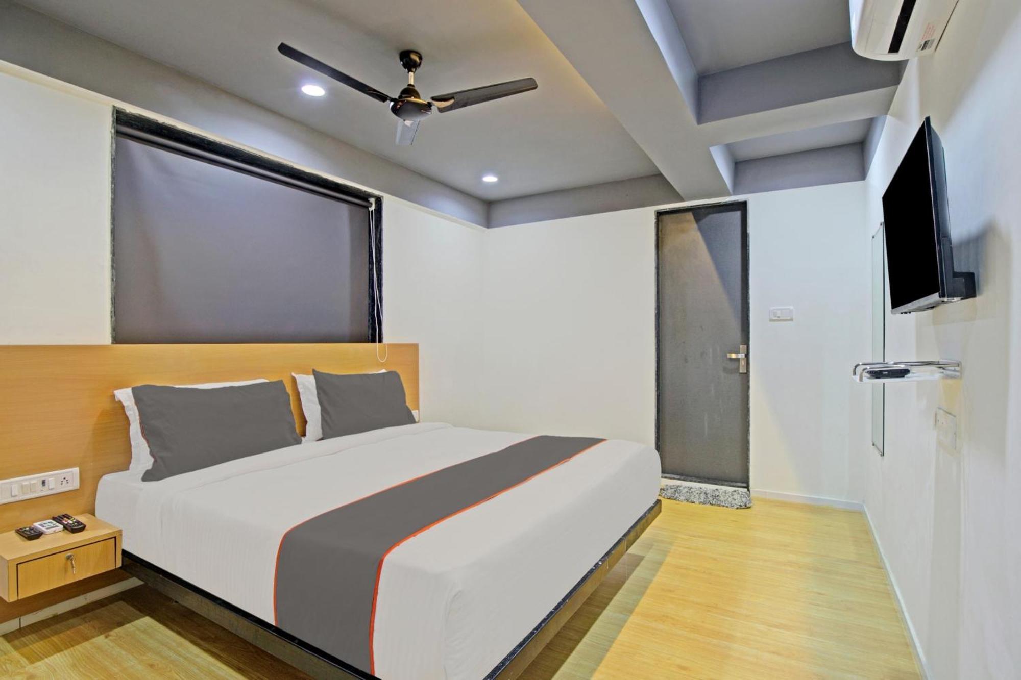 Collection O De'Pearl Hotel Surate Extérieur photo